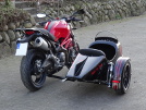 Ducati Monster697 mit Seitenwagen Adler