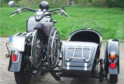 Kawasaki VN 1500 mit Rollstuhlhalterung