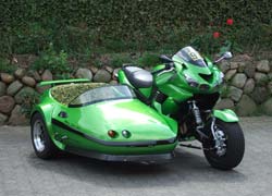 Kawasaki ZZR 1400 mit Wing Super Sport und Achsschenkellenkung